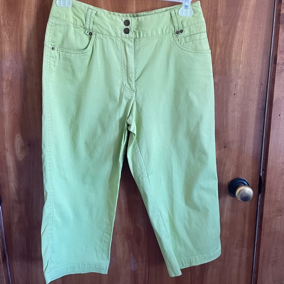 Woman’s capris lime green 10 petite - Picture 1 of 8